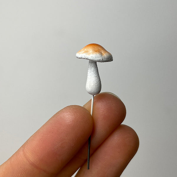 Mushroom Pin Mini Brown/White