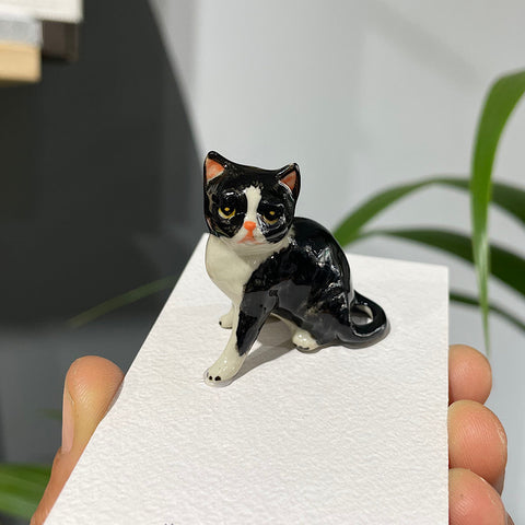 Black/White Sitting Cat Figurine Small