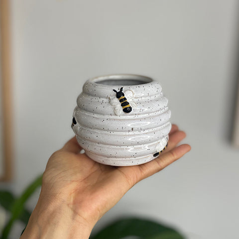 Beehive Planter White & Sand 10.5cm