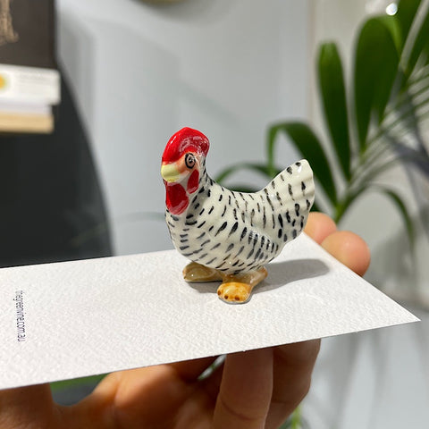 Hen Figurine Black/White
