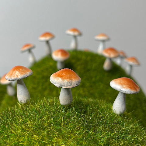 Mushroom Pin Mini Brown/White